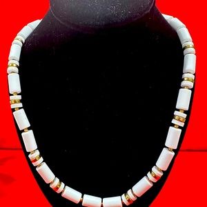 1977 Avon Vintage Necklace